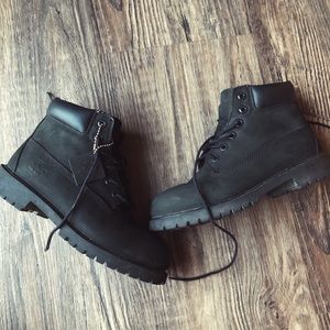 Black timberland boots